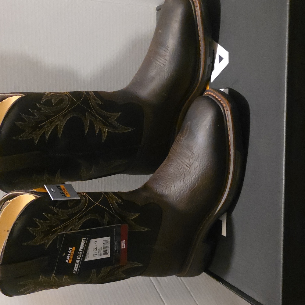 Mens Ariat Work Hog Waterproof  Boots. Square Toe. Sz 12 W.  Brand New In Box.
